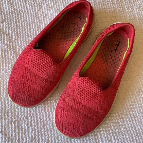 Sketchers GoGa Mat Pink Slip On Sneakers - Picture 2 of 7